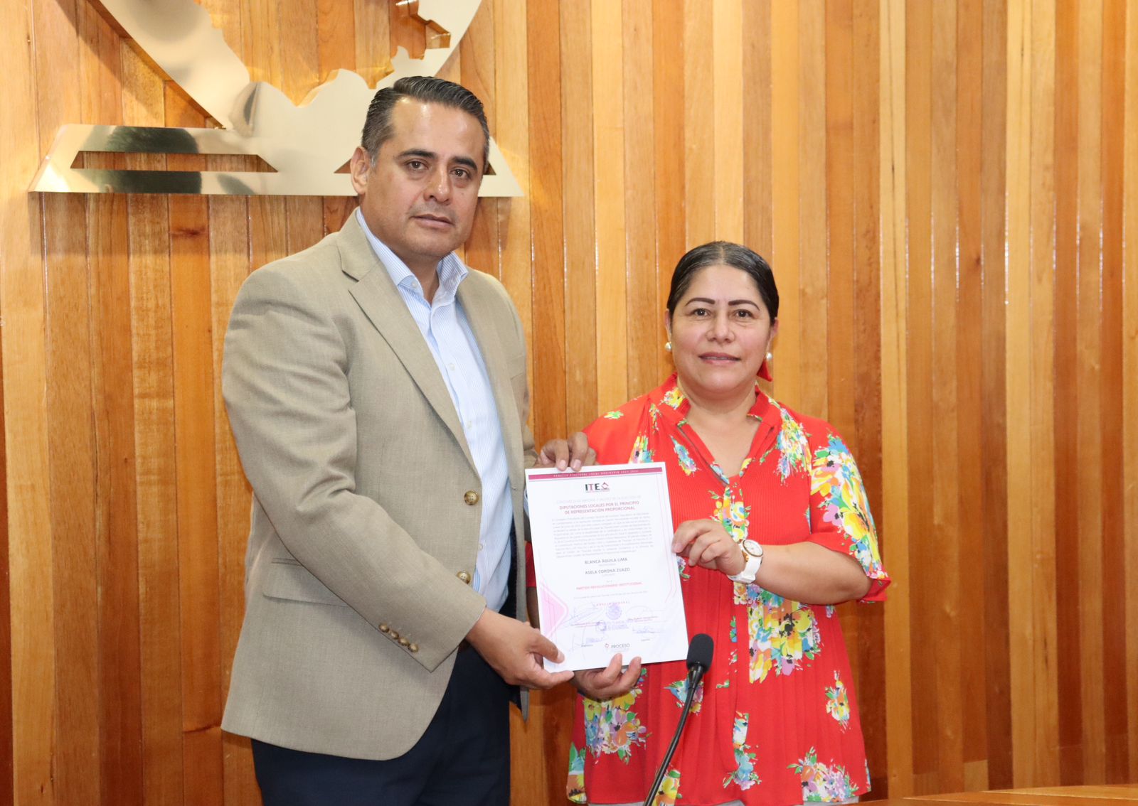 Blanca Águila Lima recibe constancia que la acredita como Diputada de la LXV Legislatura local